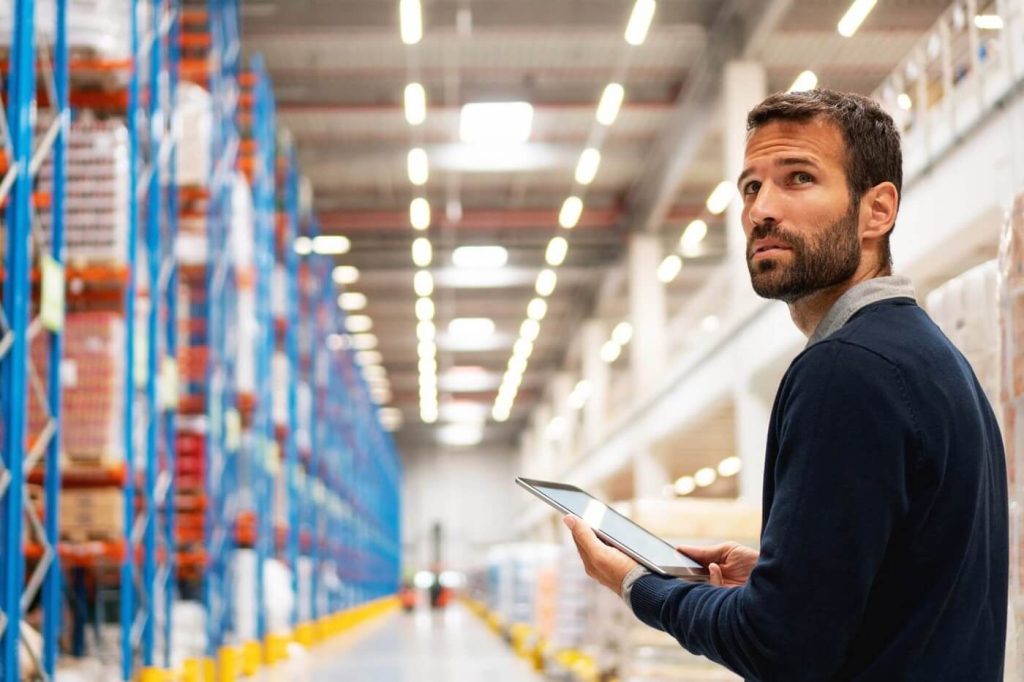 manage warehouse labor shortage
